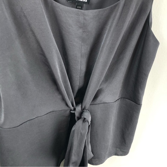 Express Sz L Grey Metallic Peplum Blouse Sleeveless Shimmer Tie Front Top - Picture 3 of 5
